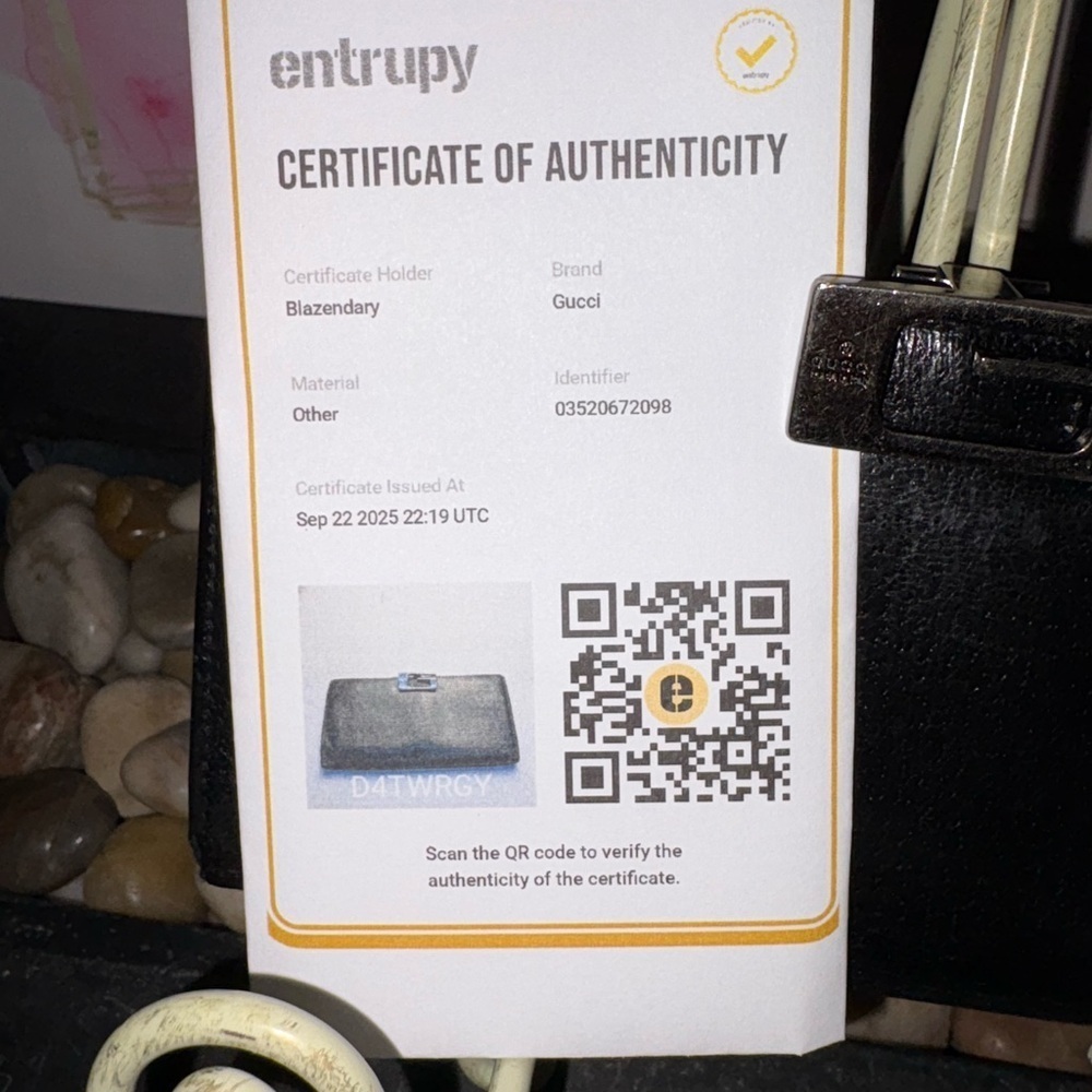 Gucci Vintage Leather Wallet w/COA - Picture 11 of 11